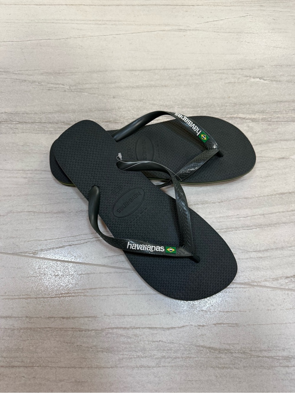 Havaianas Mens Verde Flip Flops with Brazilian Flag Detail
